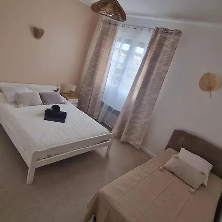 Belle Pescaluna A 15 Mn Des Plages, 9 Pers, Clim, Grand Jardin, Piscine Hors Sol, Parking, Terrain De Boules بيت للعطل