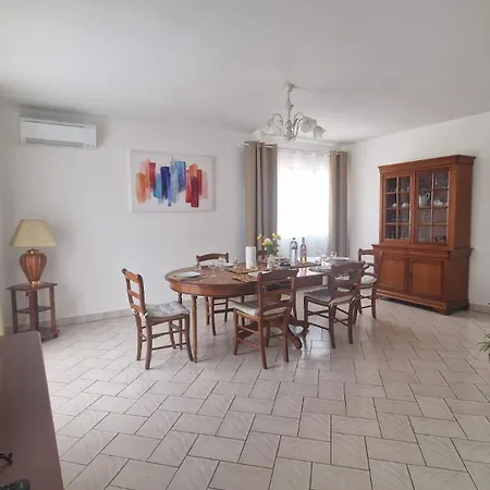 Belle Pescaluna A 15 Mn Des Plages, 9 Pers, Clim, Grand Jardin, Piscine Hors Sol, Parking, Terrain De Boules بيت للعطل *