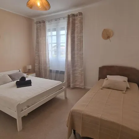Belle Pescaluna A 15 Mn Des Plages, 9 Pers, Clim, Grand Jardin, Piscine Hors Sol, Parking, Terrain De Boules بيت للعطل *