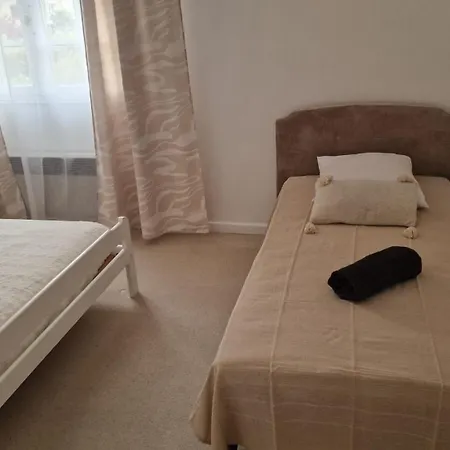 Belle Pescaluna A 15 Mn Des Plages, 9 Pers, Clim, Grand Jardin, Piscine Hors Sol, Parking, Terrain De Boules Lunel (Herault)